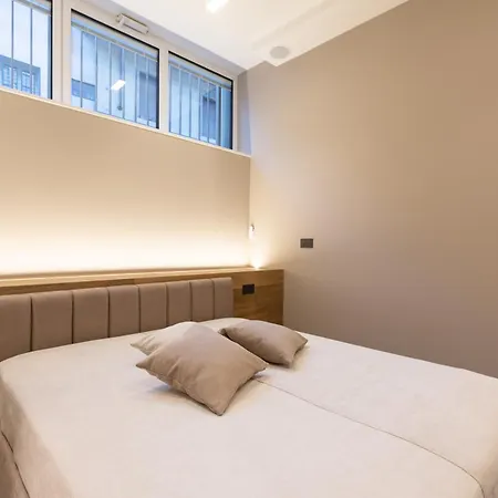 4da6 -duomo- Large Luxury Appartement *